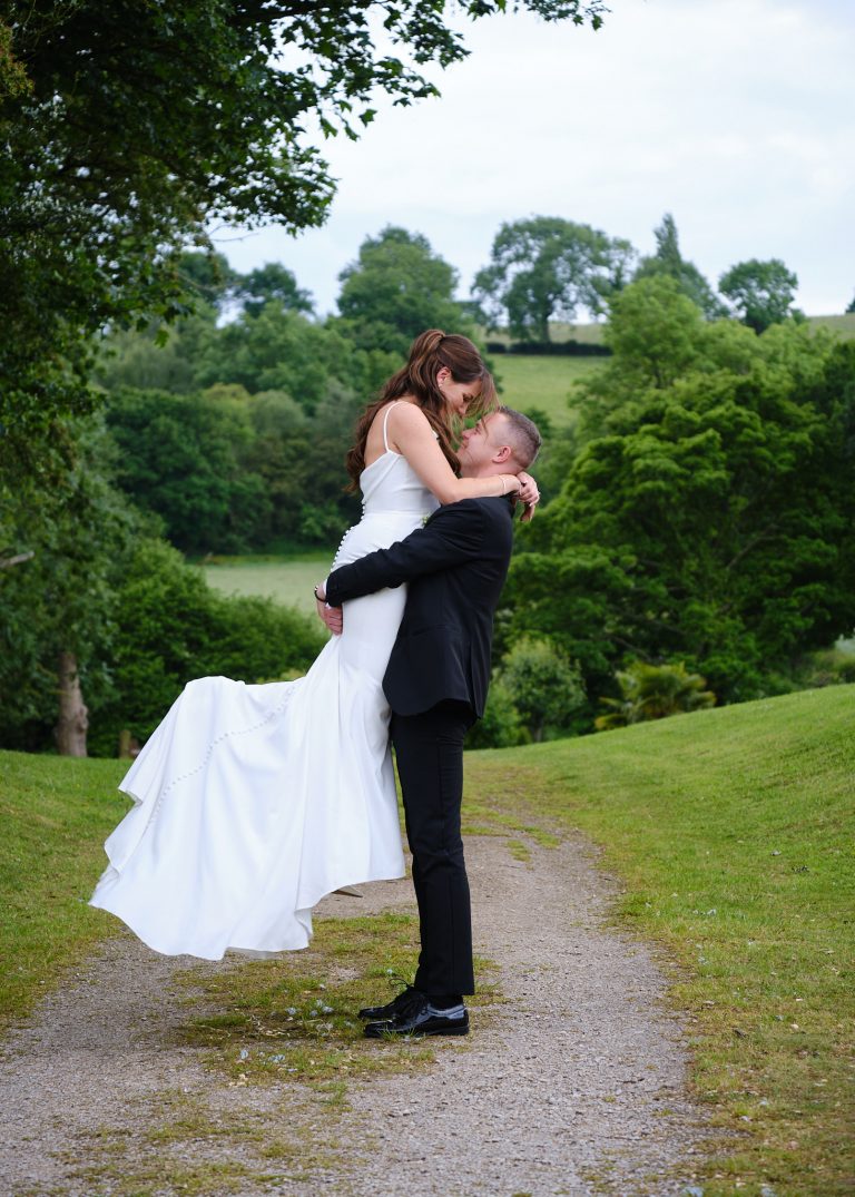 wedding couple at white hart inn